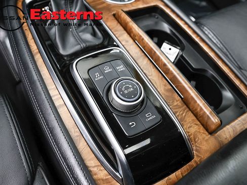 Used 2024 Nissan Armada SL AWD/4WD image 20