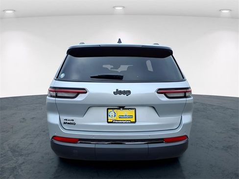New 2025 Jeep Grand Cherokee L Altitude image 8