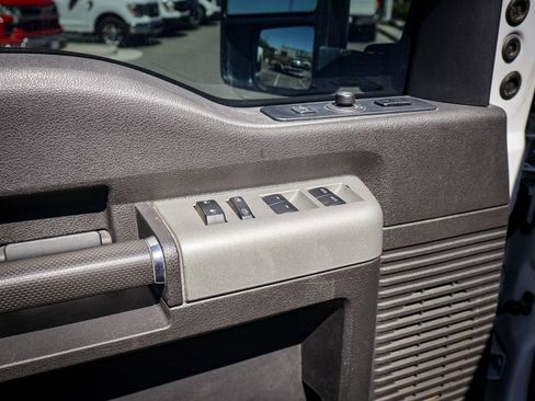 Used 2015 Ford F250 Lariat w/ Lariat Interior Package AWD/4WD image 16
