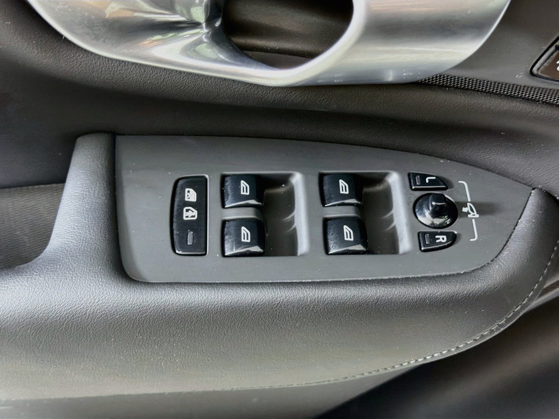 Certified 2024 Volvo XC90 T8 Plus AWD/4WD image 18