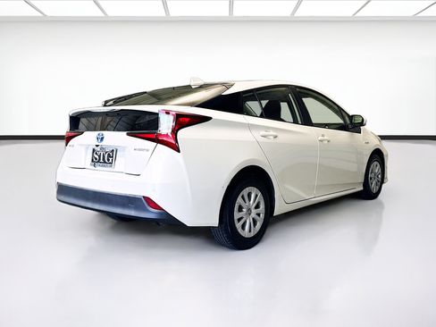 Used 2020 Toyota Prius LE FWD image 4