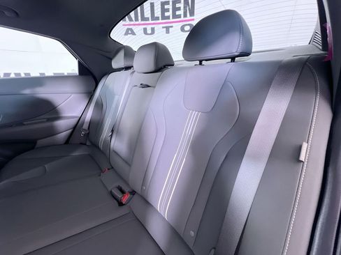 Used 2025 Hyundai Elantra SEL image 25