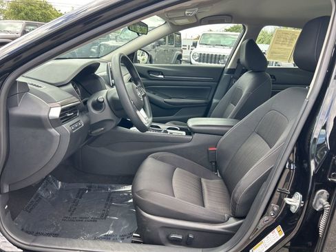 Used 2024 Nissan Altima 2.5 SV image 9