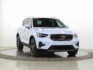 Certified 2025 Volvo XC40 B5 Core video 1