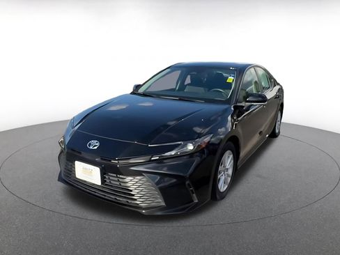 Used 2025 Toyota Camry LE image 7