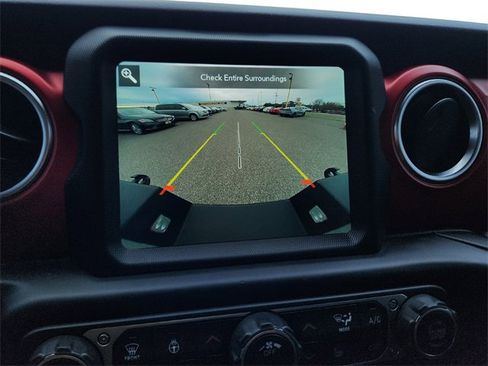 Used 2022 Jeep Gladiator Rubicon w/ Cold Weather Group image 19