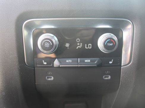 Used 2023 GMC Yukon XL Denali AWD/4WD image 17