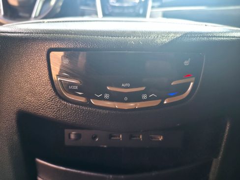 Used 2017 Cadillac Escalade ESV Platinum image 35