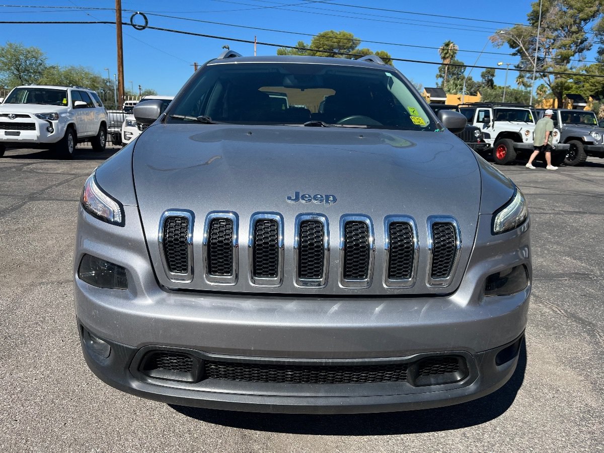 Used 2017 Jeep Cherokee Latitude FWD image 8