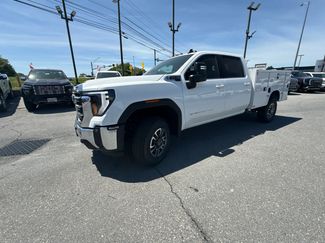 New 2026 GMC Sierra 3500 SLE w/ SLE Convenience Package AWD/4WD video 2