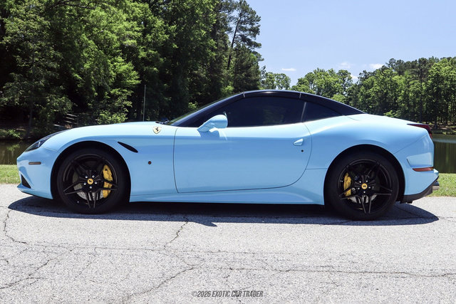 Used 2015 Ferrari California T RWD image 19