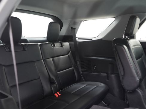 Used 2023 Ford Explorer Limited image 13