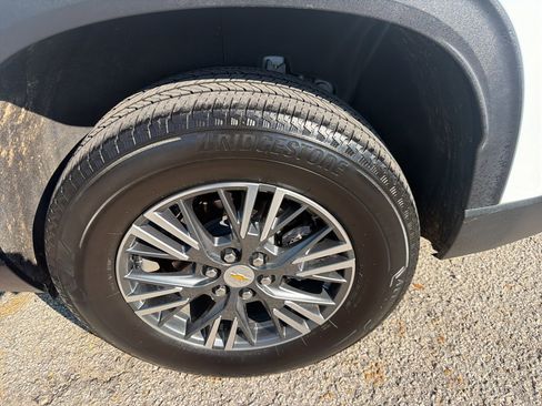 Used 2024 Chevrolet Traverse LT FWD image 22