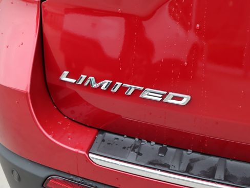 Used 2023 Ford Explorer Limited image 8