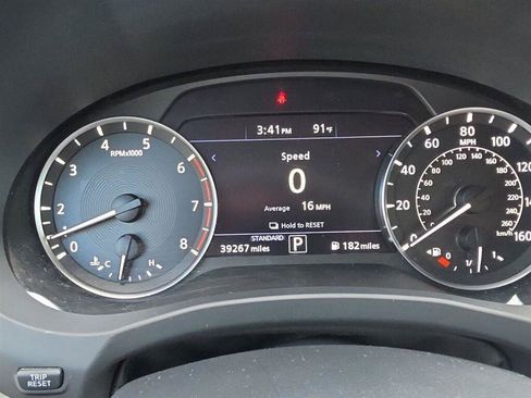 Used 2019 INFINITI QX50 Luxe w/ Navigation Package FWD image 2