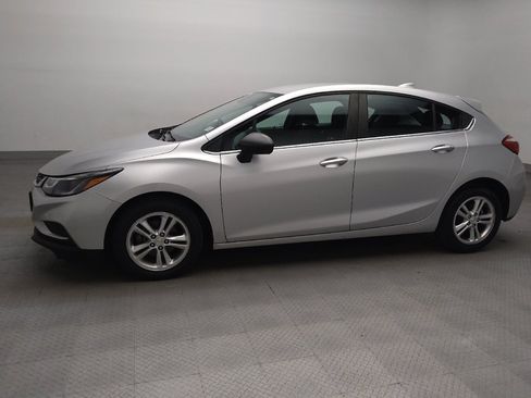 Used 2018 Chevrolet Cruze LT w/ Convenience Package FWD image 2