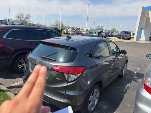 Used 2019 Honda HR-V LX image 3