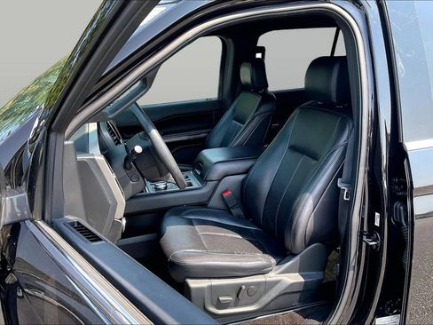 Used 2020 Ford Expedition XLT w/ Equipment Group 202A RWD image 25