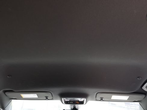 Used 2023 Chevrolet Traverse Premier FWD image 19