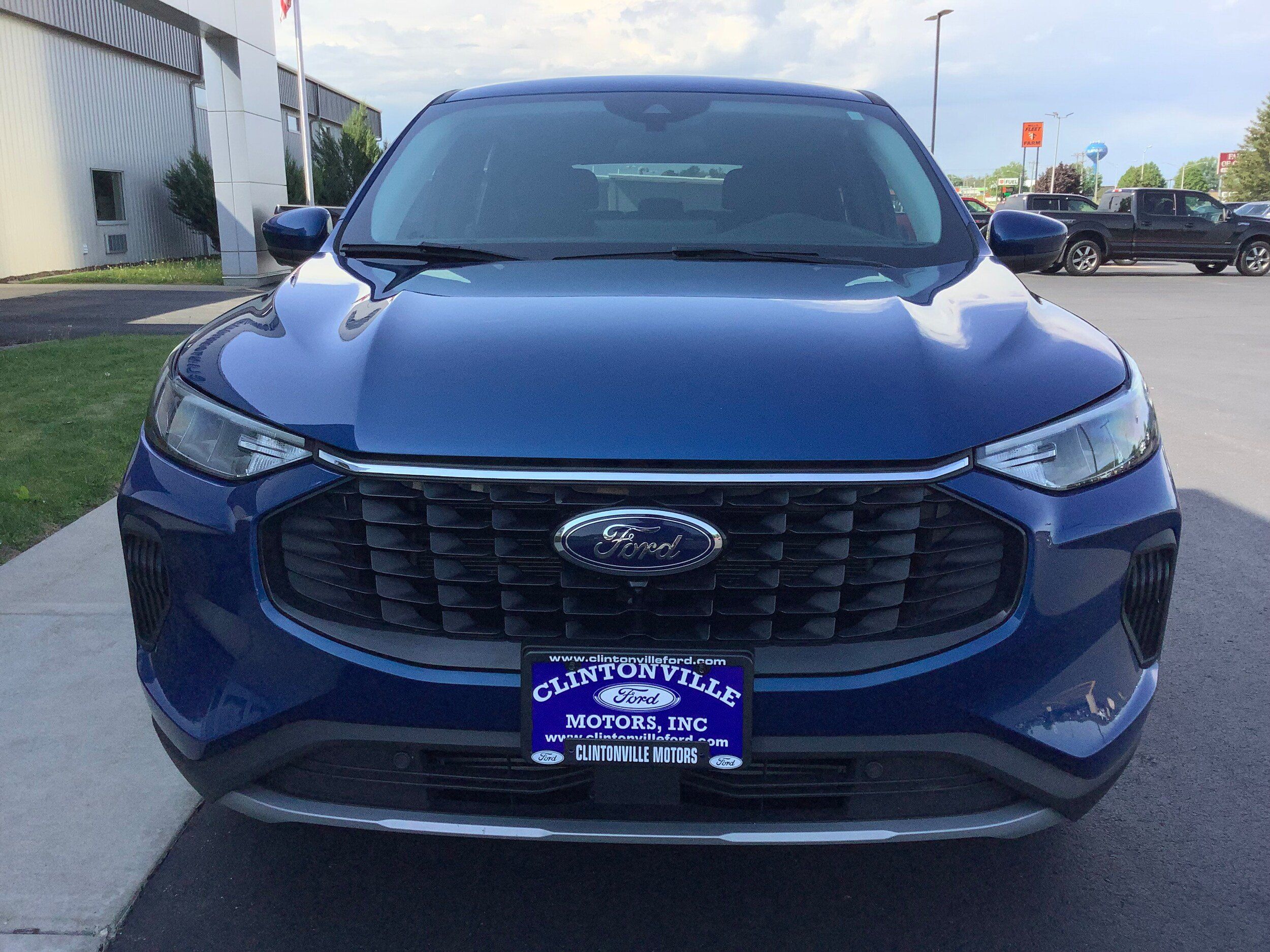 Used 2023 Ford Escape Active w/ Tech Pack #2 AWD/4WD image 3