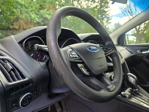 Used 2017 Ford Focus SE FWD image 20