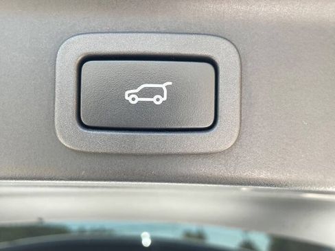 Used 2019 Jaguar F-PACE AWD/4WD image 22