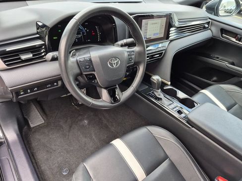 Used 2025 Toyota Camry SE FWD image 10