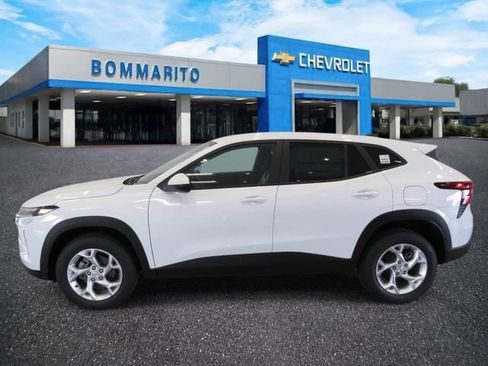 New 2026 Chevrolet Trax LS w/ LS Convenience Package FWD image 2