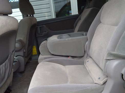 Used 2009 Toyota Sienna LE image 16