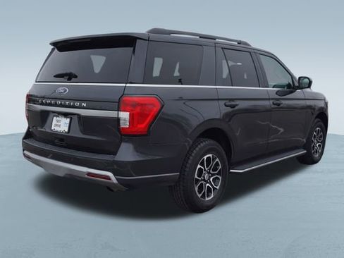 Used 2023 Ford Expedition XLT image 8
