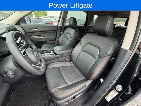 Used 2025 Nissan Pathfinder SL AWD/4WD image 8
