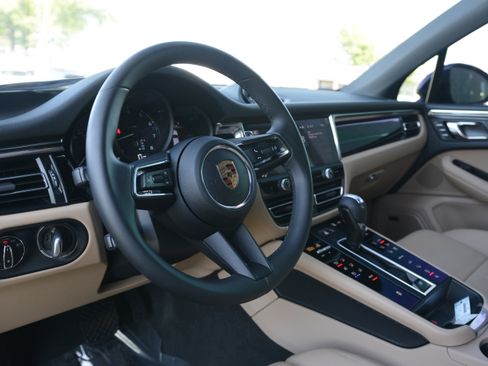 Certified 2025 Porsche Macan AWD/4WD image 16