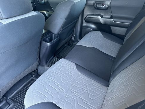 Certified 2021 Toyota Tacoma TRD Off-Road w/ Technology Package AWD/4WD image 11