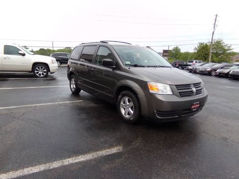 Used 2010 Dodge Grand Caravan SE FWD image 4