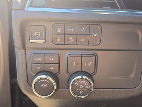 Certified 2025 Chevrolet Suburban Z71 image 15