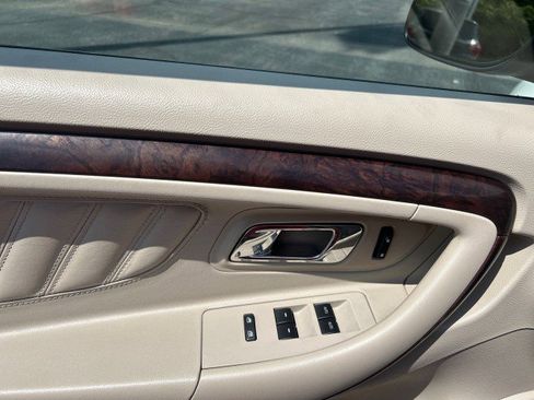 Used 2011 Ford Taurus Limited FWD image 10