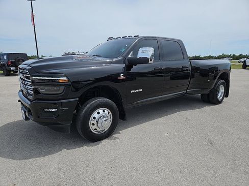 Used 2026 RAM 3500 Laramie w/ Sport Appearance Package AWD/4WD image 2