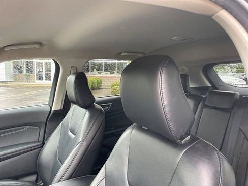 Used 2022 Ford Edge Titanium image 13