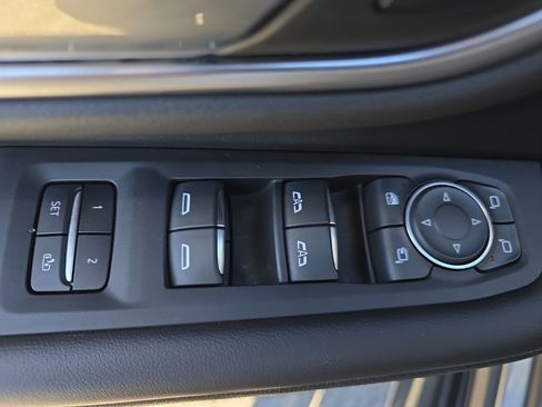 Used 2021 Chevrolet Tahoe Premier w/ Premium Package image 32