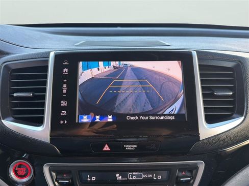 Used 2018 Honda Pilot Touring image 31