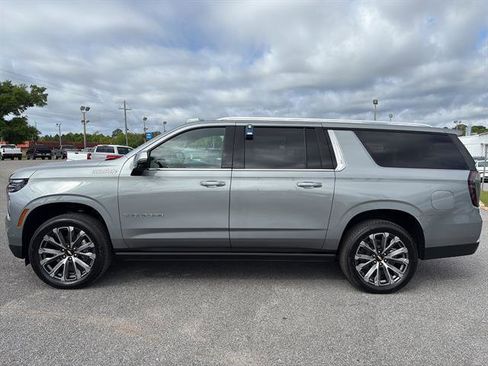 New 2026 Chevrolet Suburban High Country AWD/4WD image 3