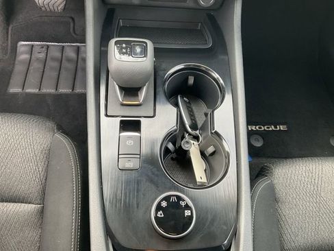 Used 2024 Nissan Rogue SV image 23