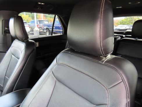 Used 2020 Ford Explorer Limited image 28