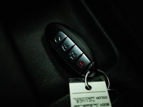 Used 2018 Nissan Kicks SV FWD image 19