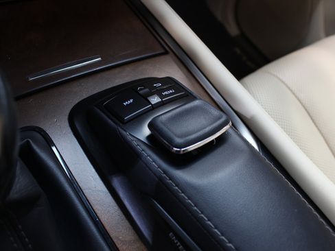 Used 2021 Lexus LX 570 4WD w/ Luxury Package image 67