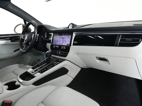 Certified 2024 Porsche Macan S image 18