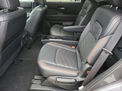 Used 2023 Nissan Pathfinder Platinum AWD/4WD image 25
