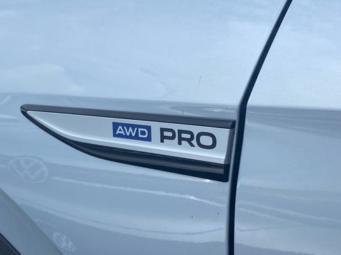 Used 2022 Volkswagen ID.4 Pro AWD/4WD image 5