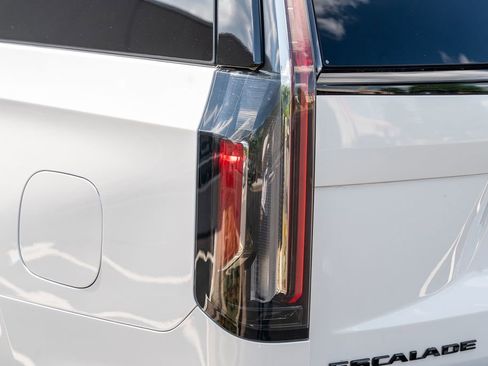 Used 2021 Cadillac Escalade ESV Sport Platinum AWD/4WD image 18