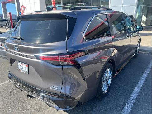 Certified 2021 Toyota Sienna XSE w/ XSE Plus Package AWD/4WD image 4
